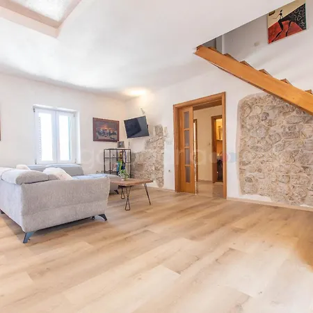 Vlove Story - Luxury Downtown Appartement